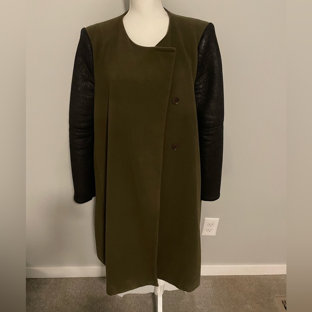 BCBG Genova Coat With Contrast Sleeves. Size Large.